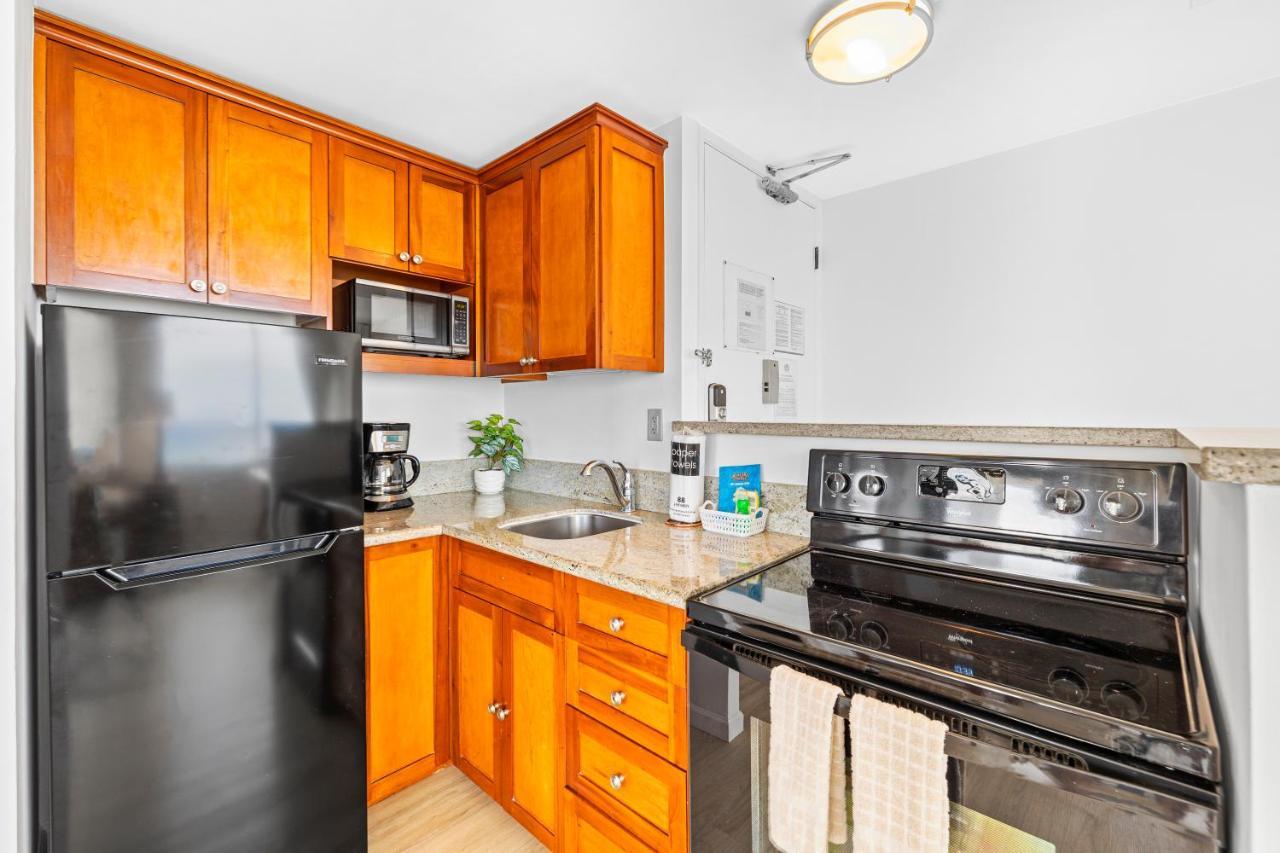Apartment Cozy 1br With Great Ocean Views - 3 Mins To Waikiki Beach!