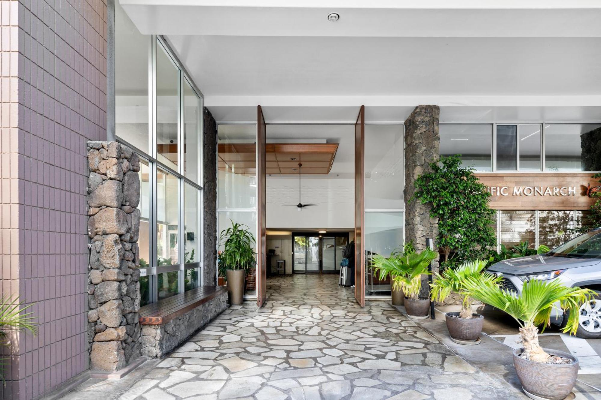 Cozy 1br With Great Ocean Views - 3 Mins To Waikiki Beach! Honolulu