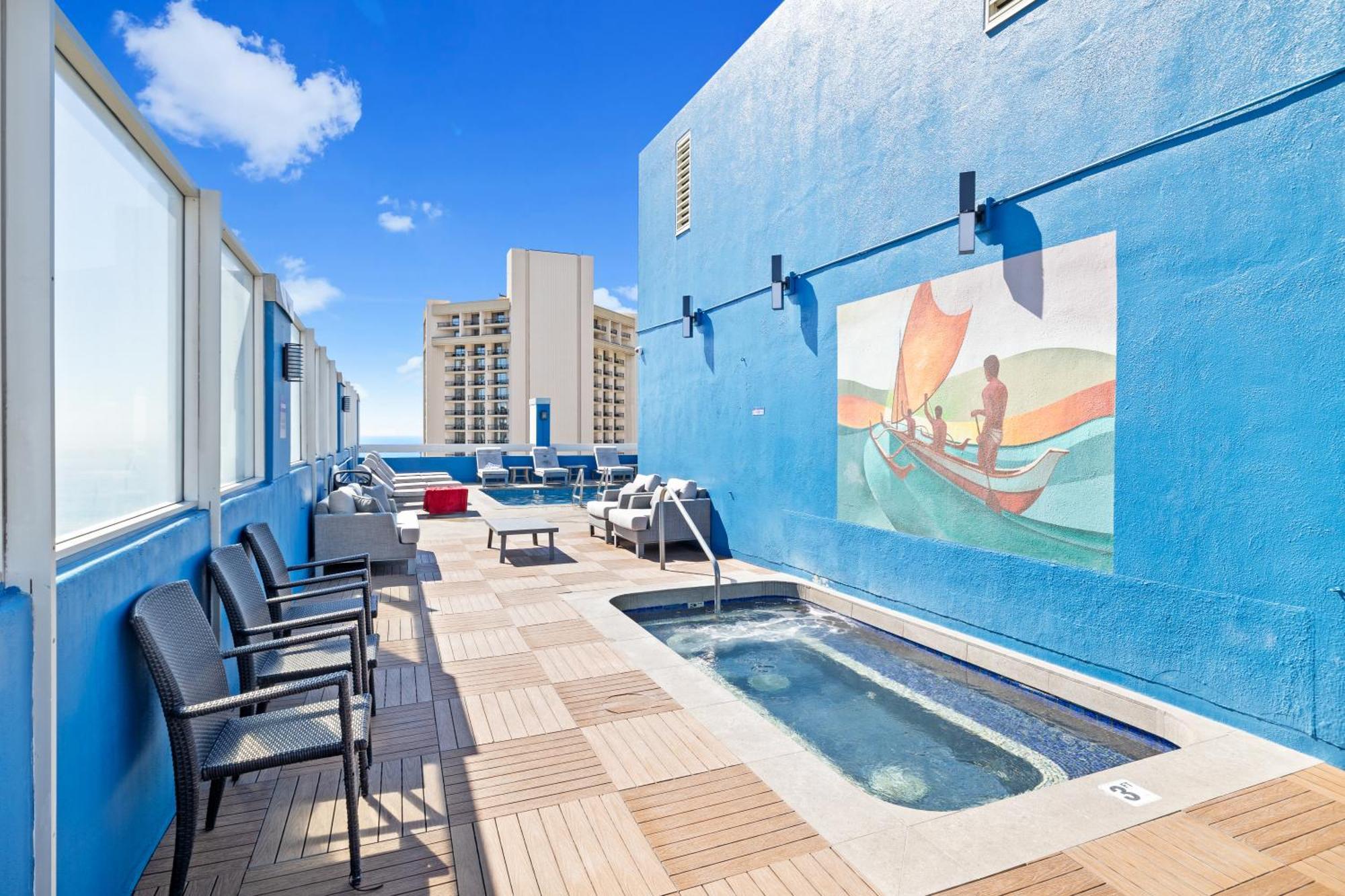 Apartment Cozy 1br With Great Ocean Views - 3 Mins To Waikiki Beach!