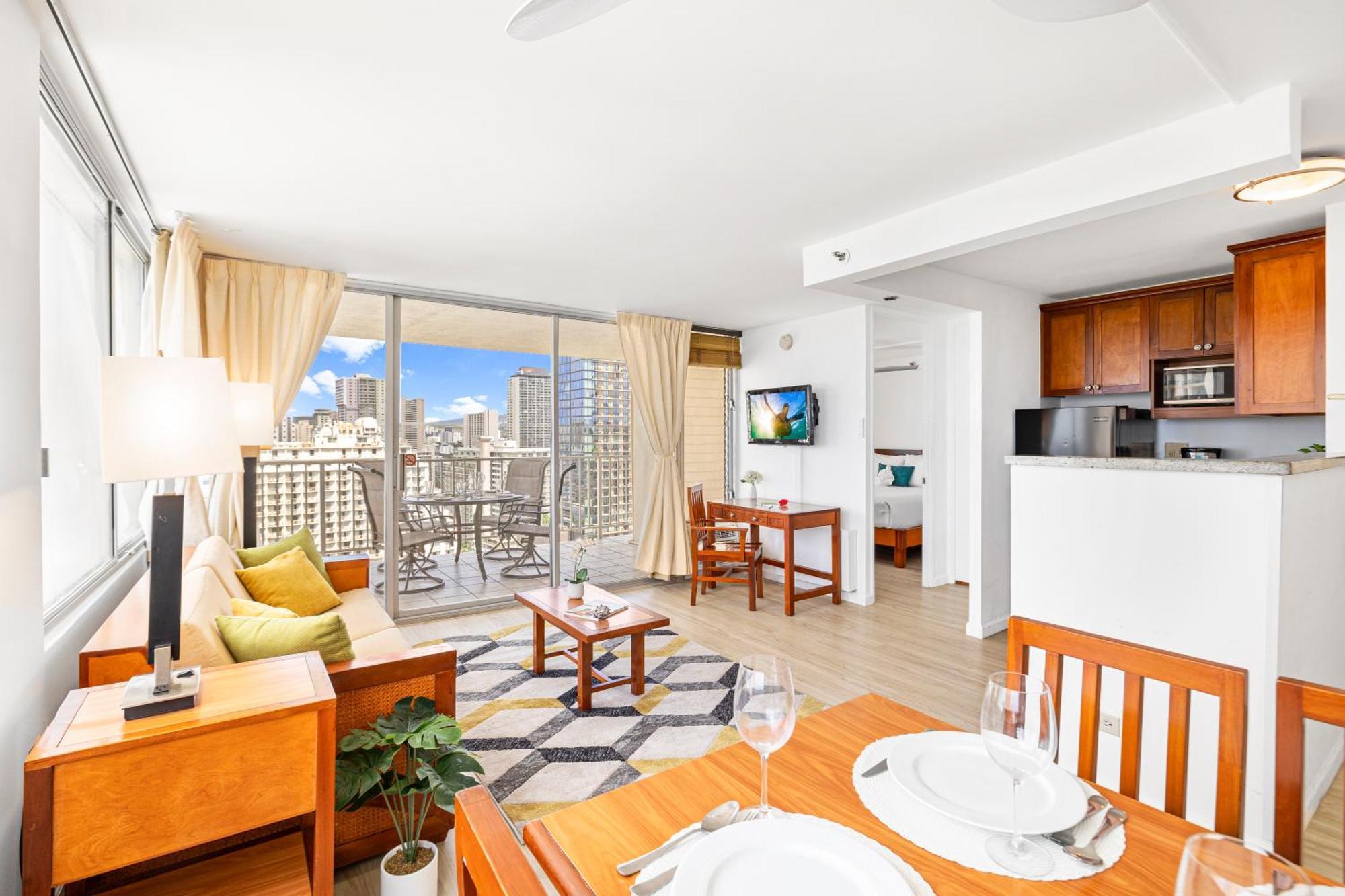 Apartment Cozy 1br With Great Ocean Views - 3 Mins To Waikiki Beach! *