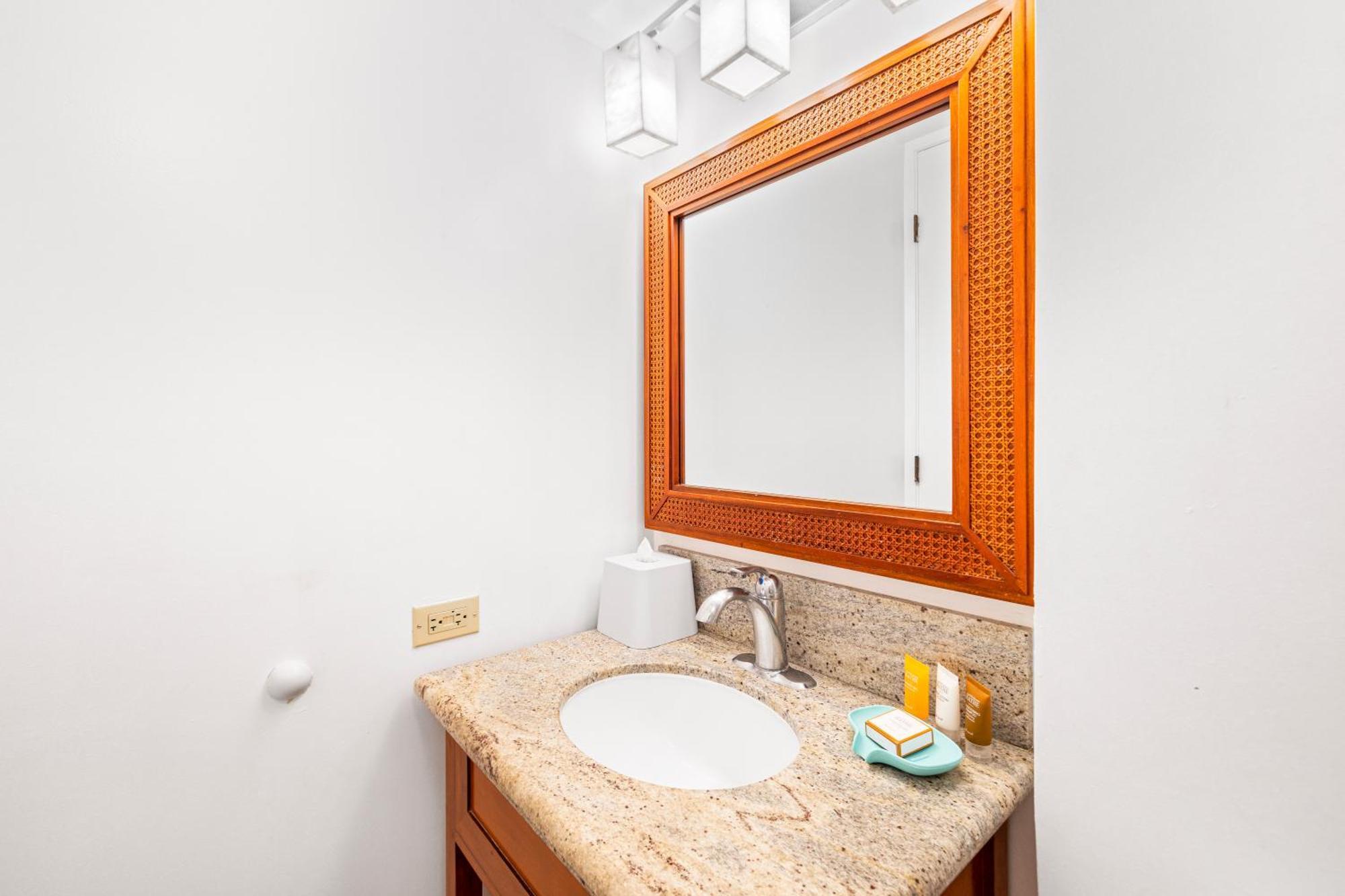 Cozy 1br With Great Ocean Views - 3 Mins To Waikiki Beach! * Honolulu