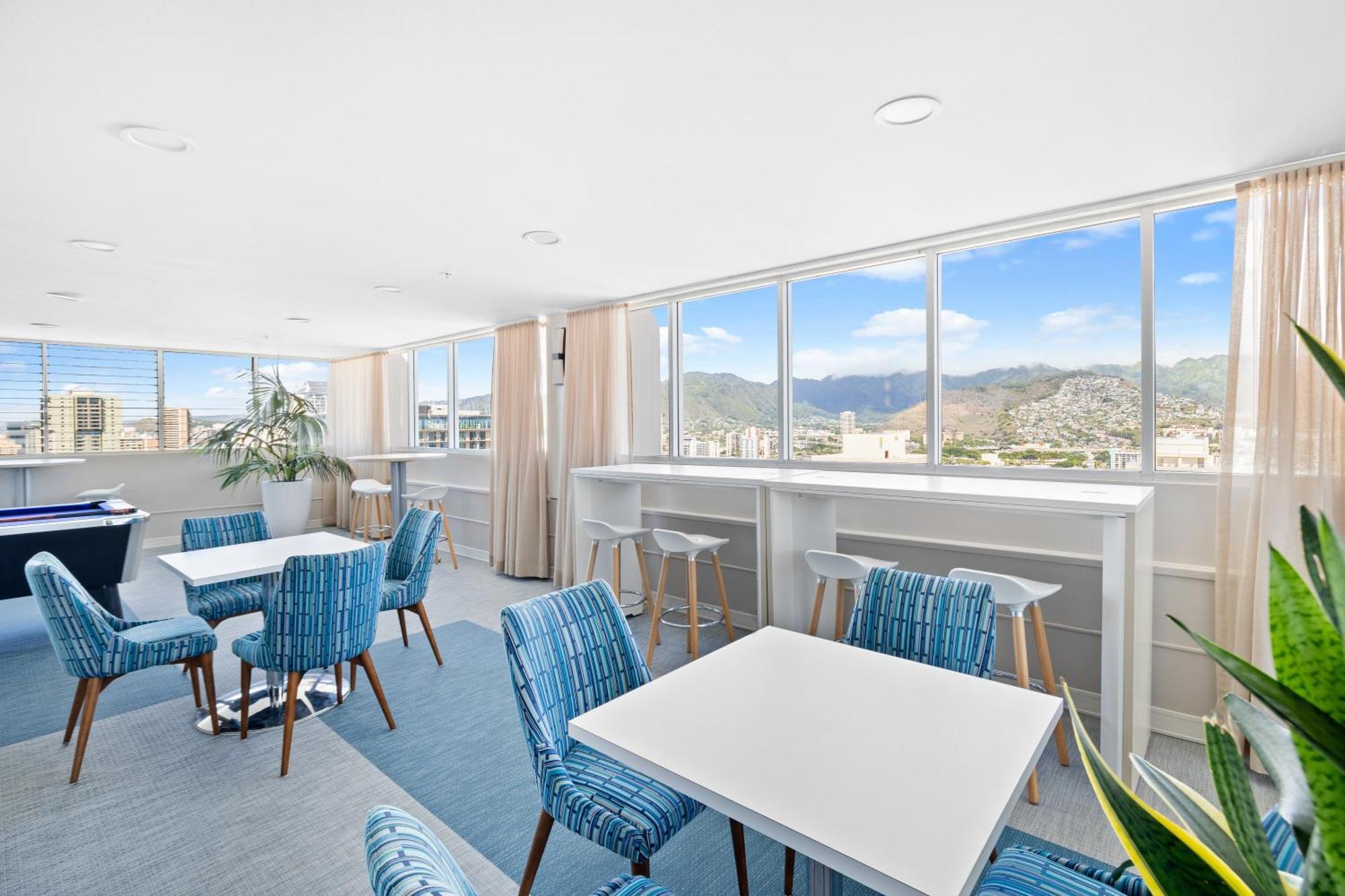 Cozy 1br With Great Ocean Views - 3 Mins To Waikiki Beach! *